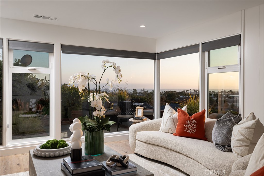 1007 White Sails Way