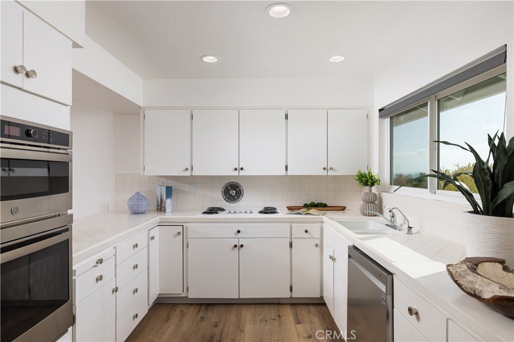 1007 White Sails Way