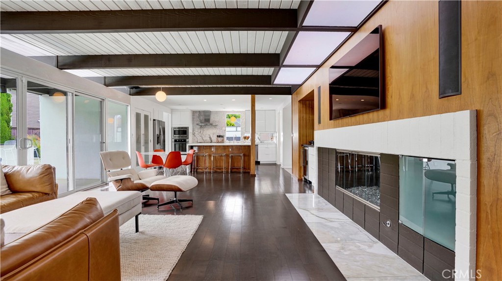 2000 Nautilus Lane