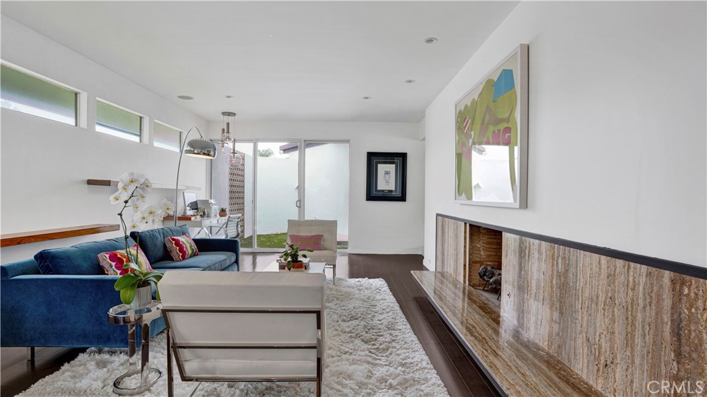 2000 Nautilus Lane