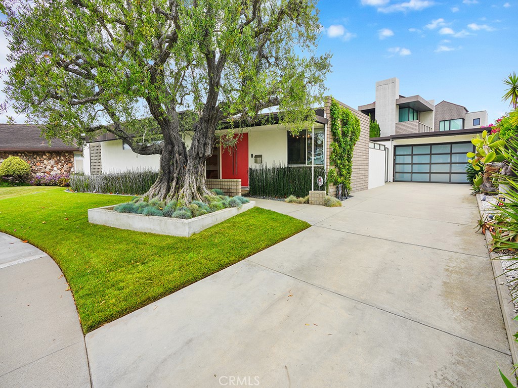 2000 Nautilus Lane