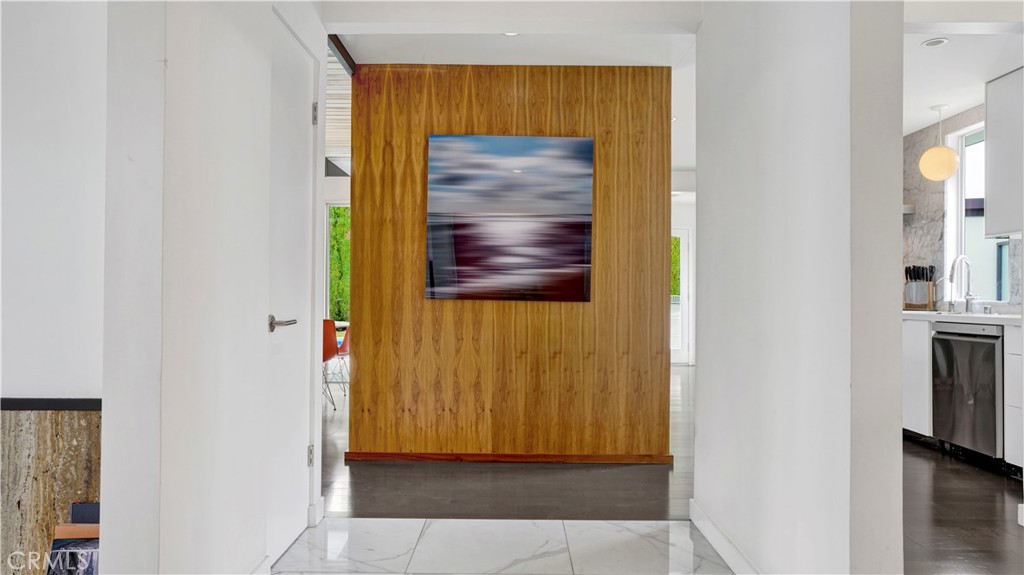 2000 Nautilus Lane