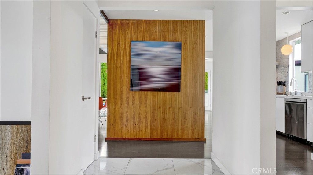 2000 Nautilus Lane