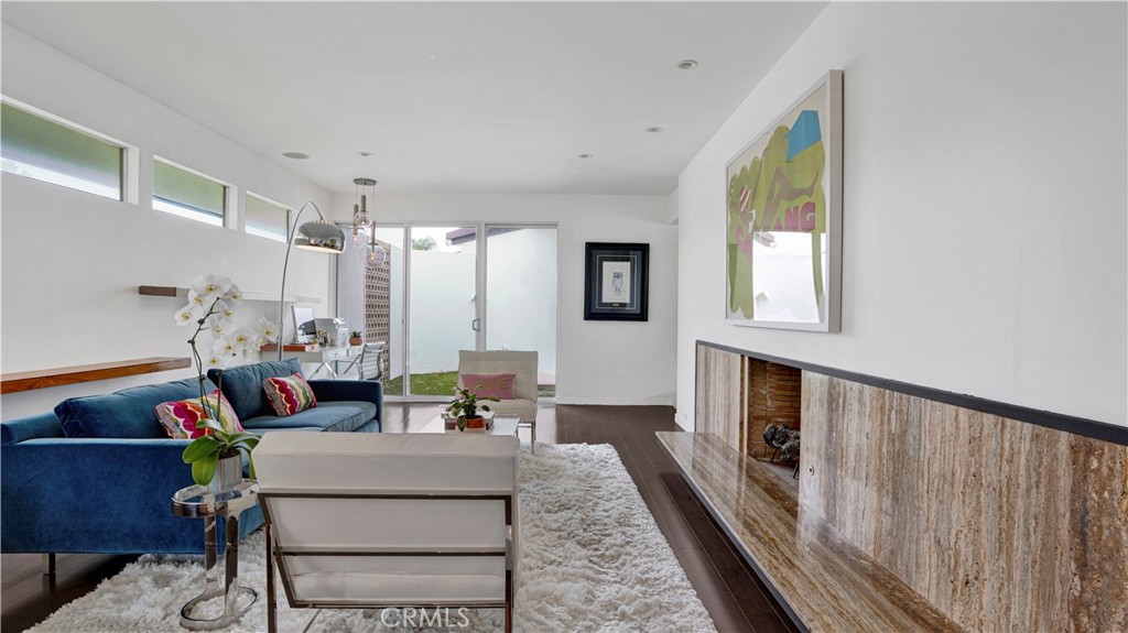 2000 Nautilus Lane