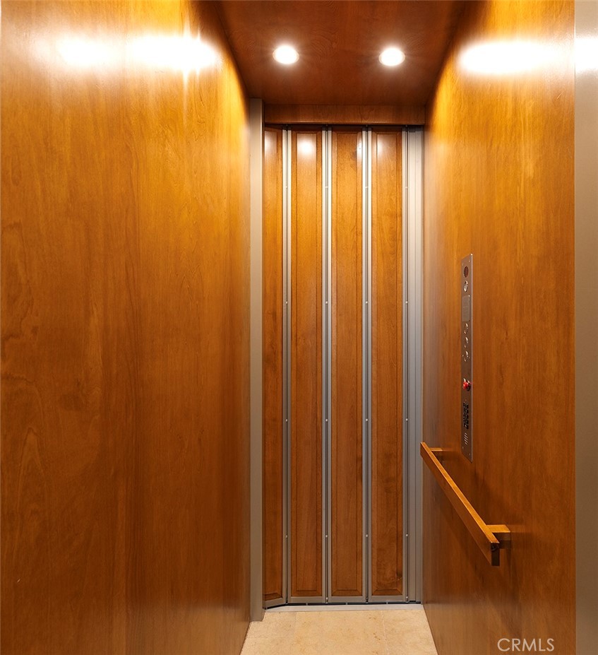 508 Avenida Victoria