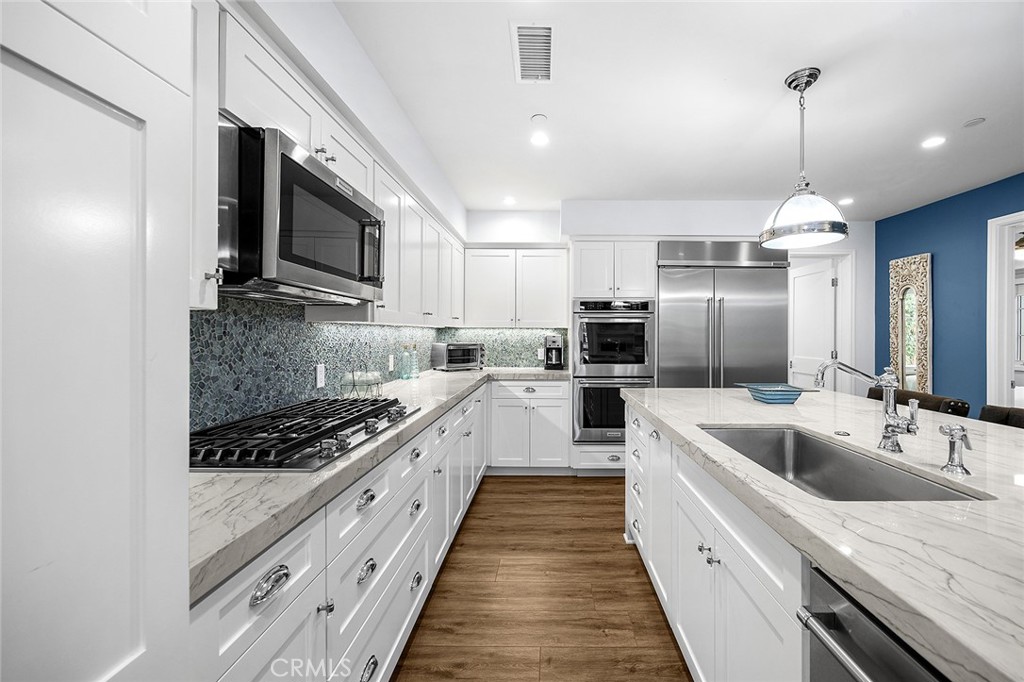 508 Avenida Victoria