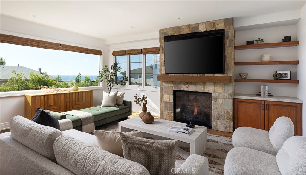 508 Avenida Victoria