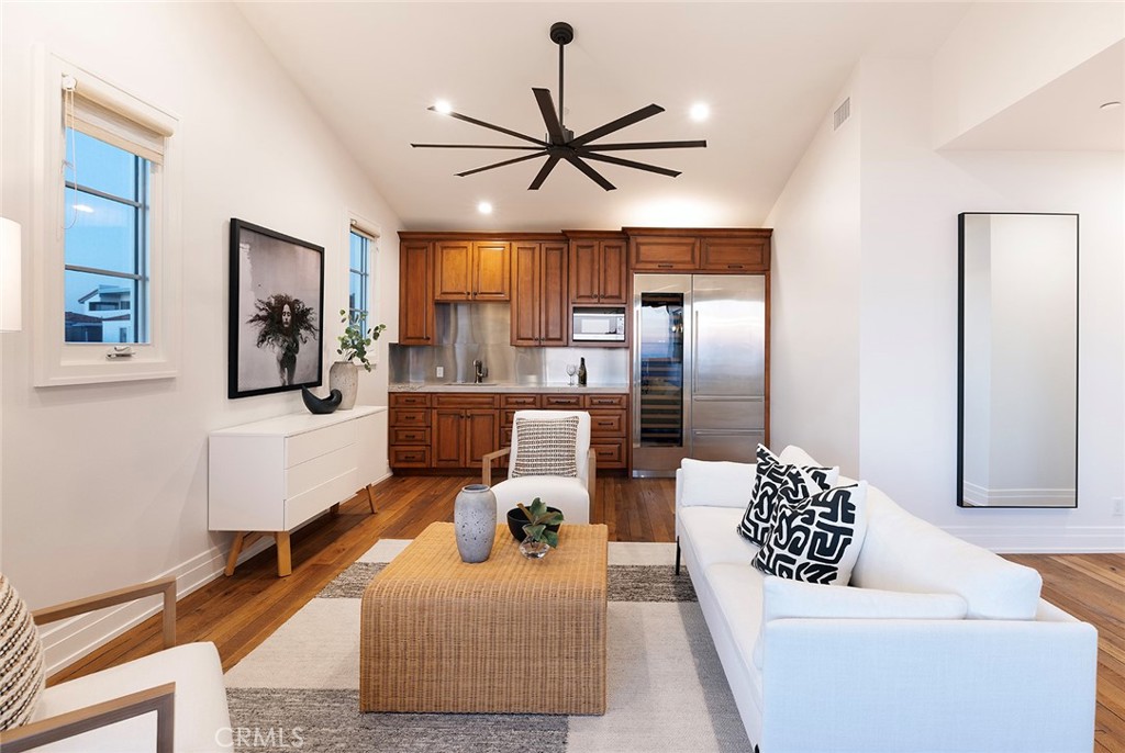 508 Avenida Victoria