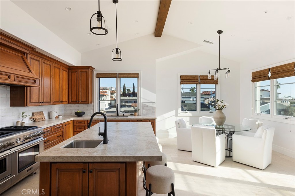 508 Avenida Victoria
