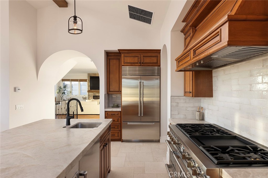 508 Avenida Victoria