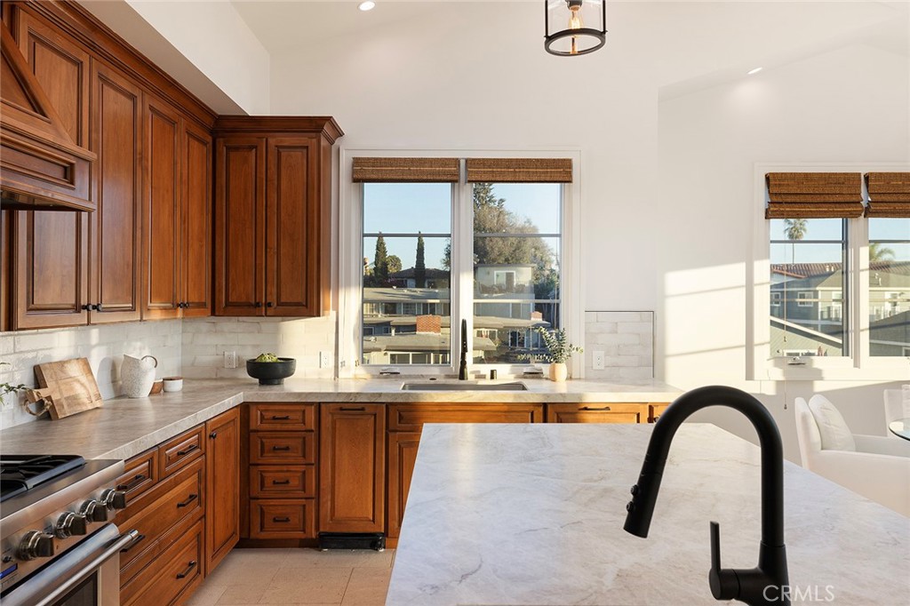 508 Avenida Victoria