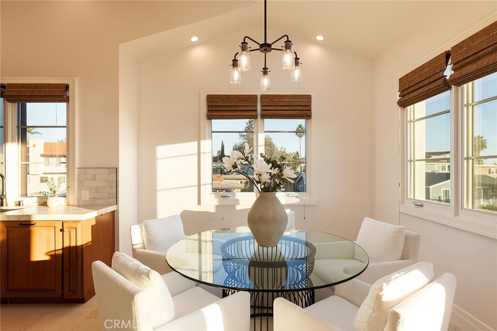 508 Avenida Victoria