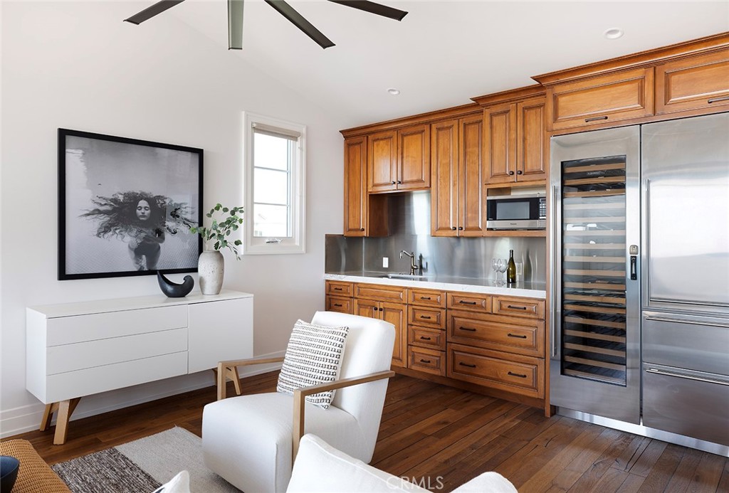 508 Avenida Victoria