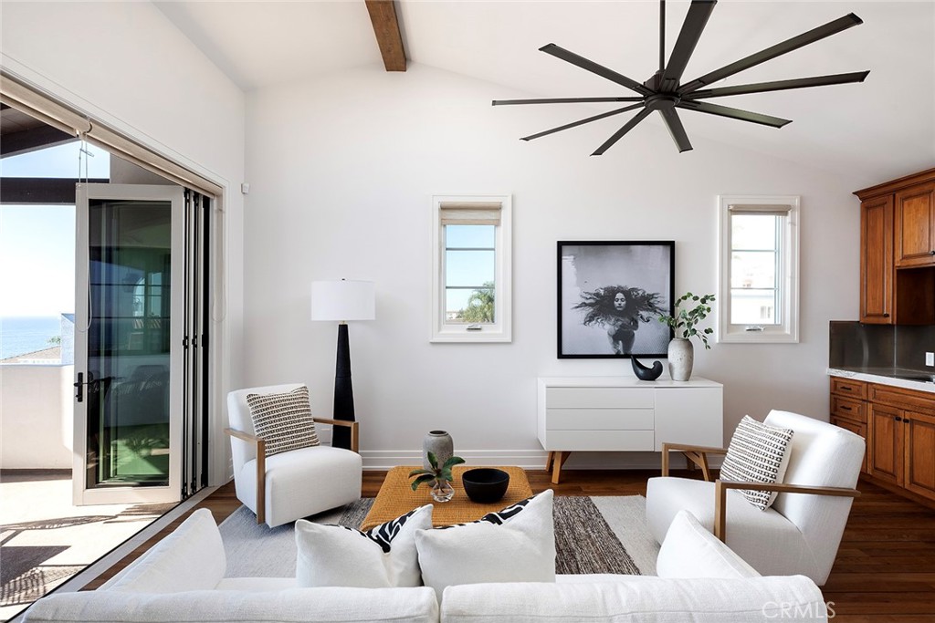 508 Avenida Victoria