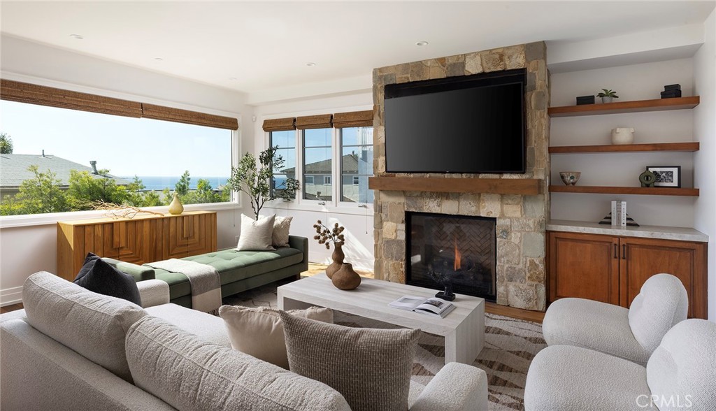 508 Avenida Victoria