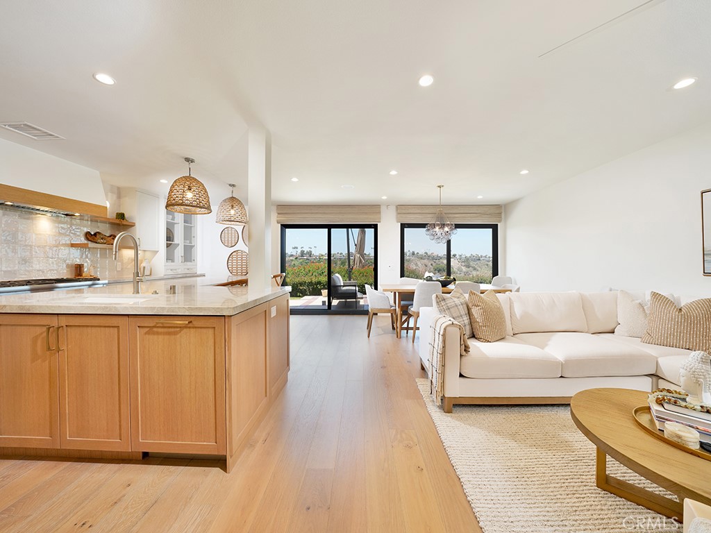 305 Avenida Cerritos