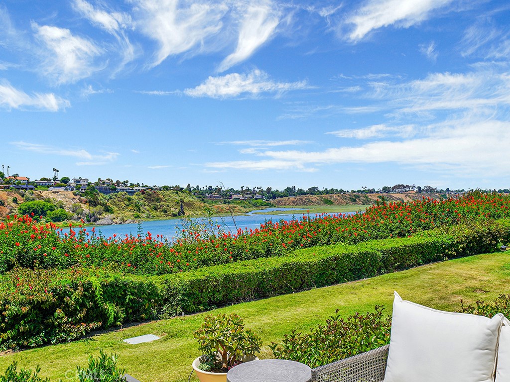 305 Avenida Cerritos