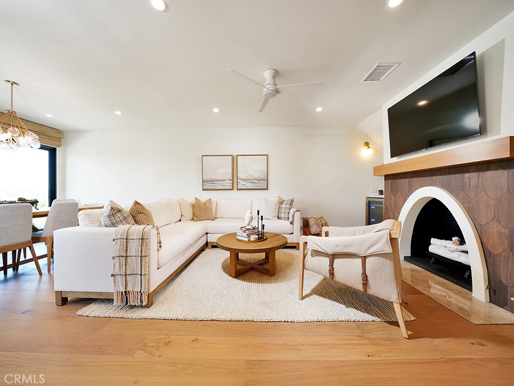 305 Avenida Cerritos