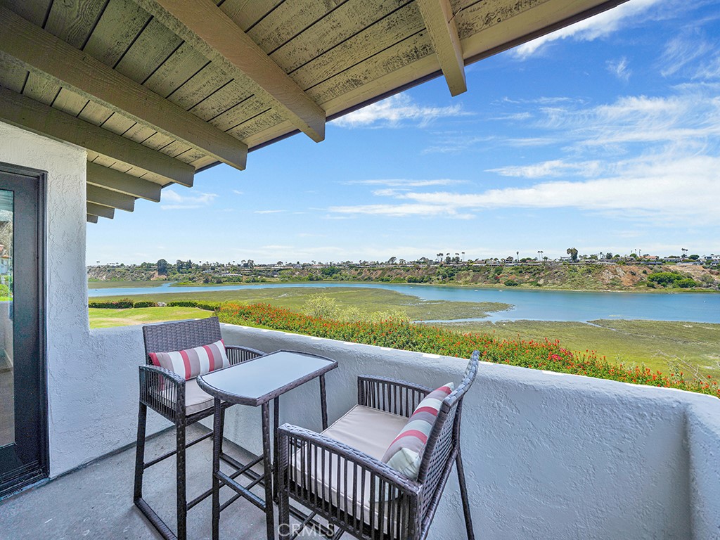 305 Avenida Cerritos