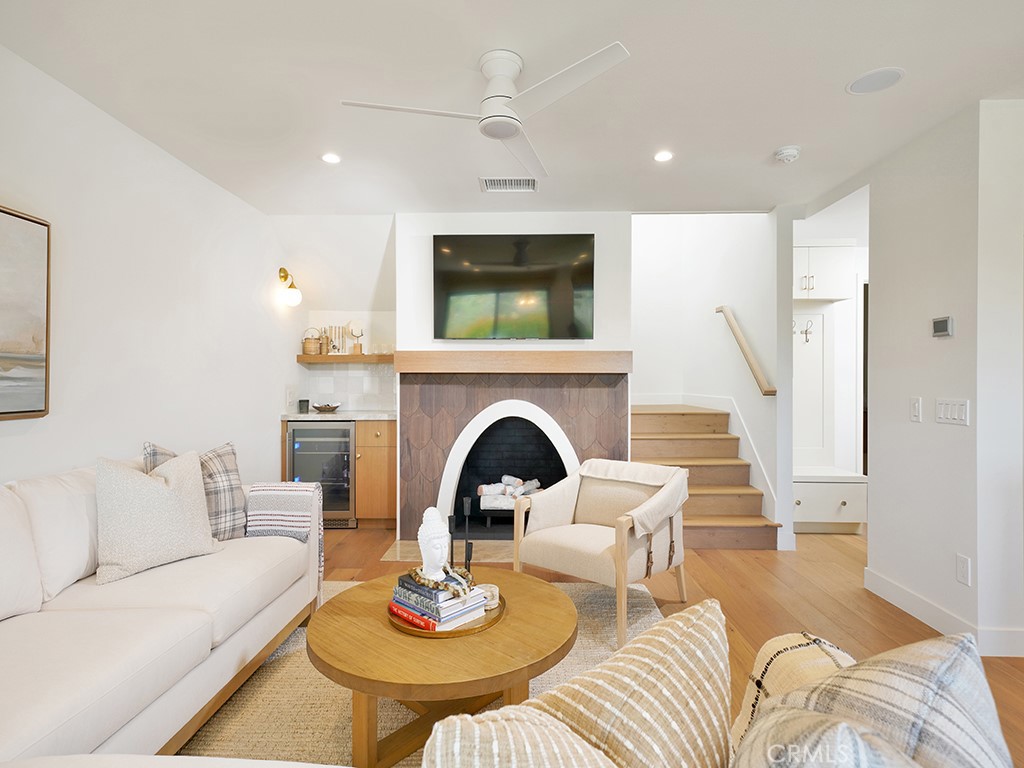 305 Avenida Cerritos