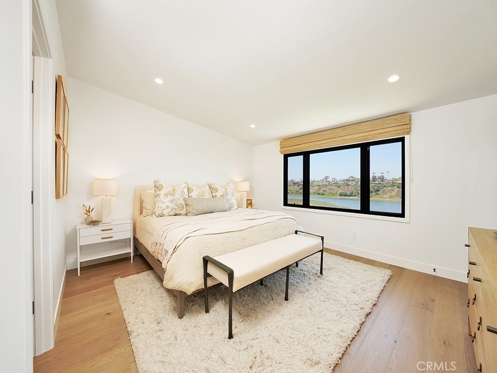 305 Avenida Cerritos