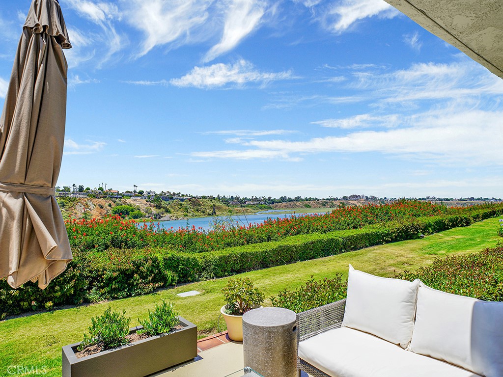 305 Avenida Cerritos