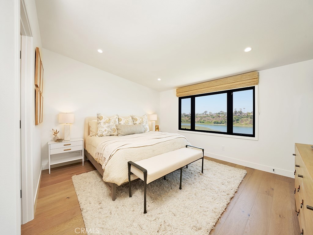 305 Avenida Cerritos