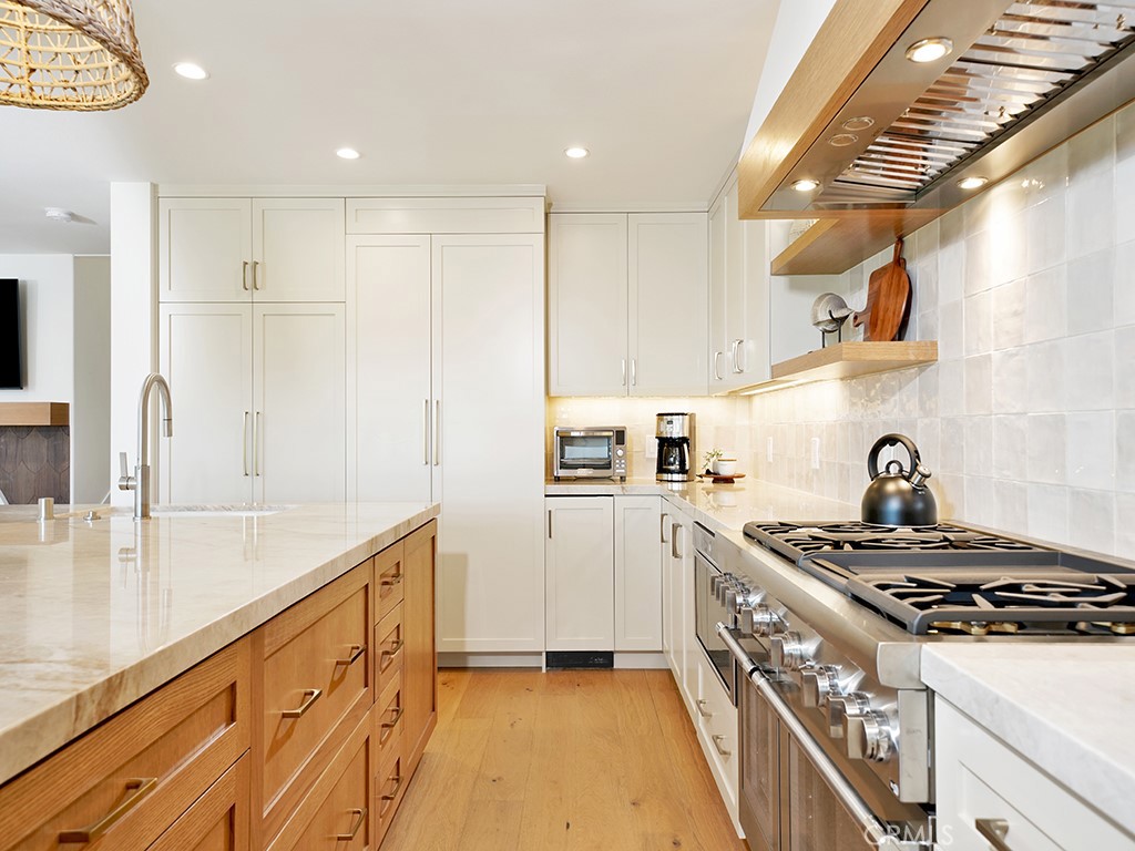 305 Avenida Cerritos