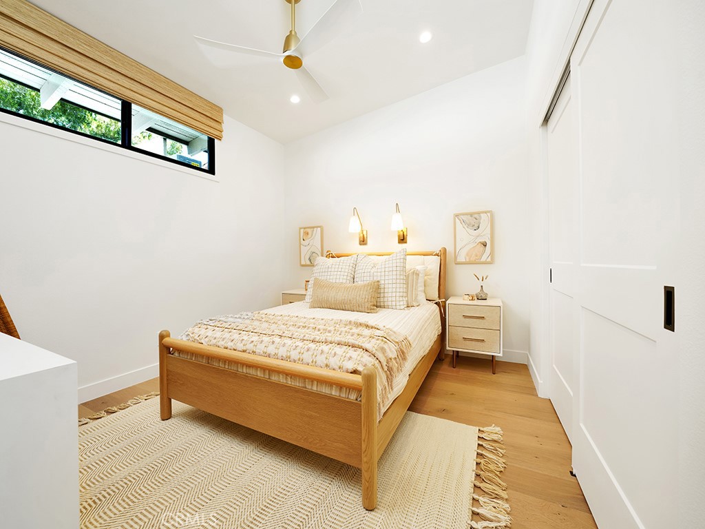 305 Avenida Cerritos