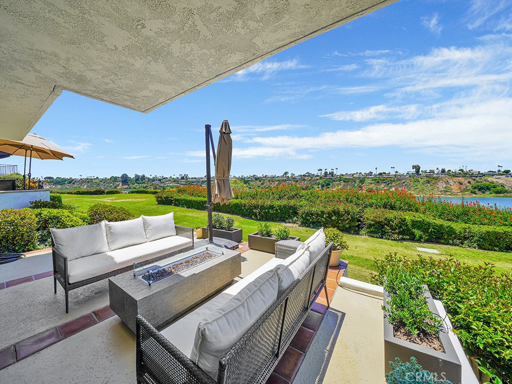 305 Avenida Cerritos