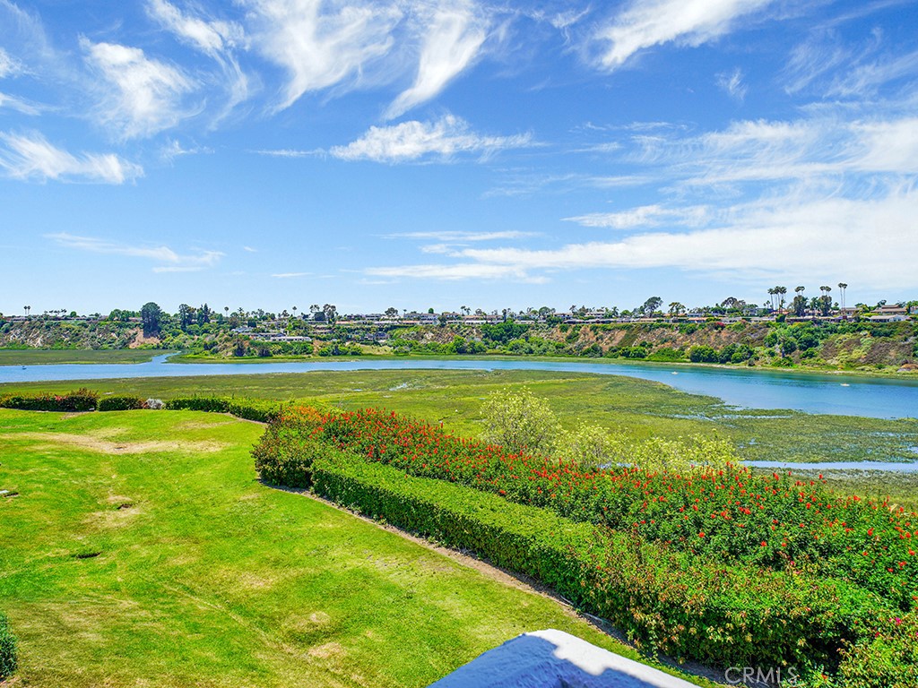 305 Avenida Cerritos