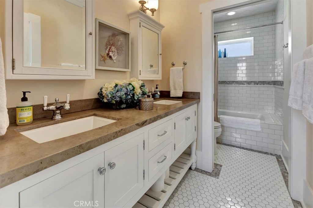 57 Savona Walk