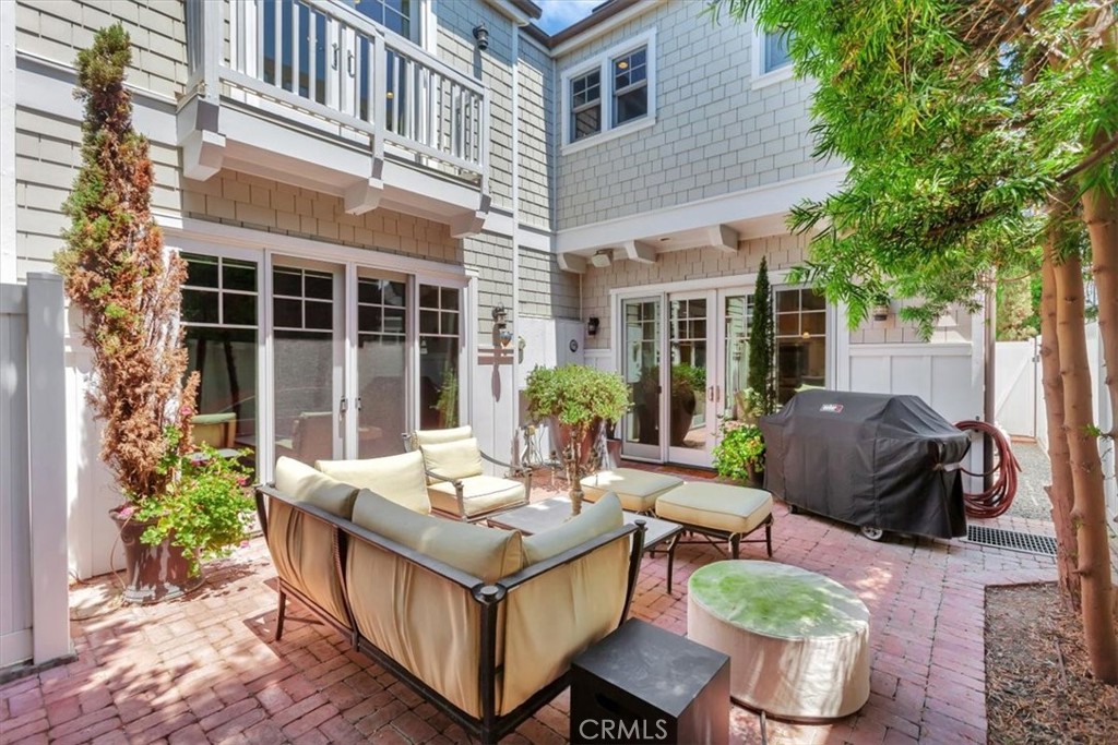 57 Savona Walk