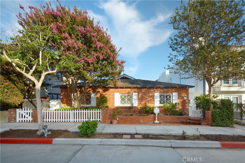 216 Poppy Avenue