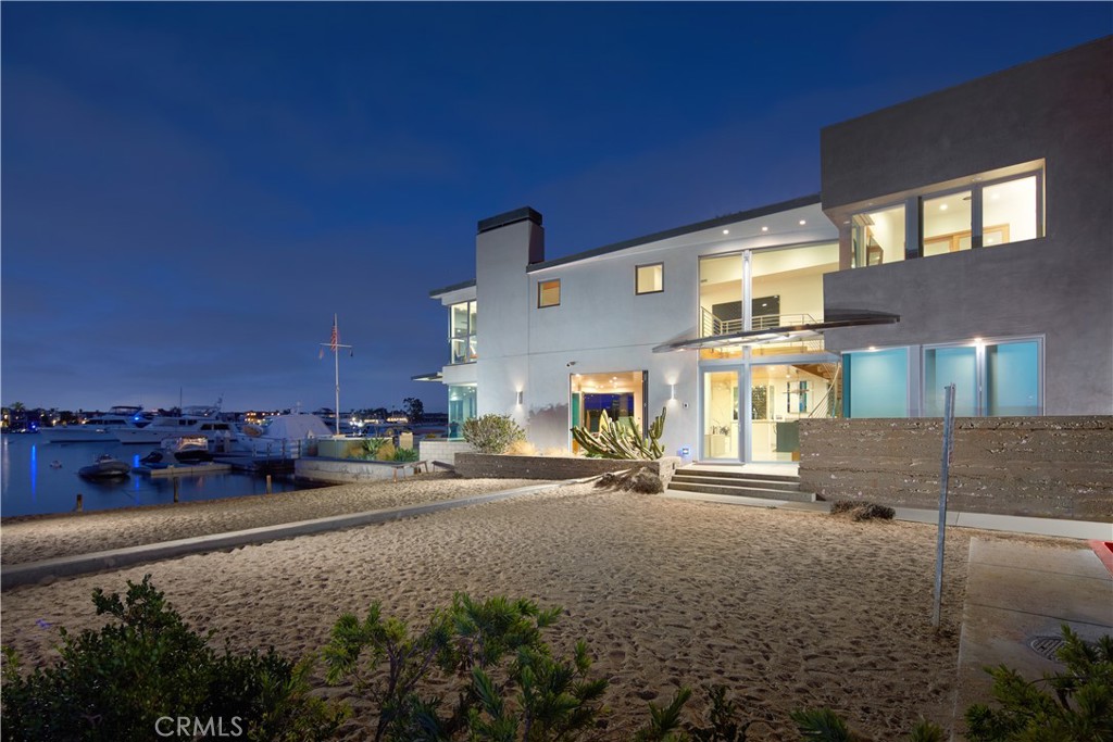 1042 W Bay Avenue