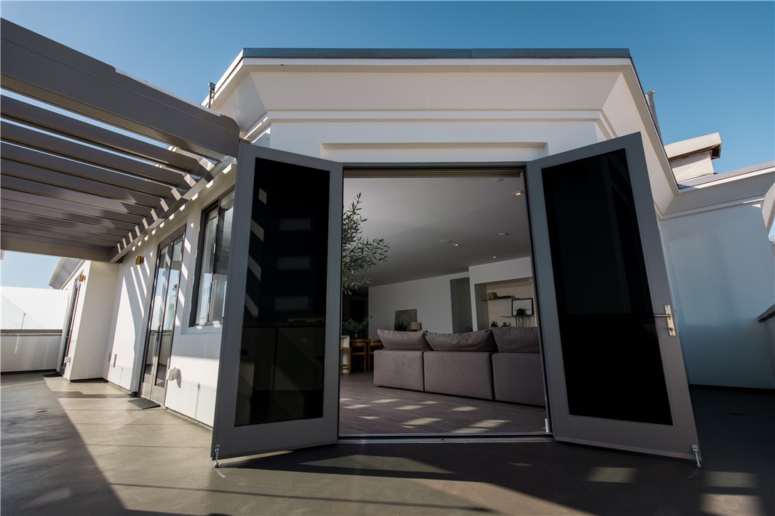 2210 Newport Boulevard 302