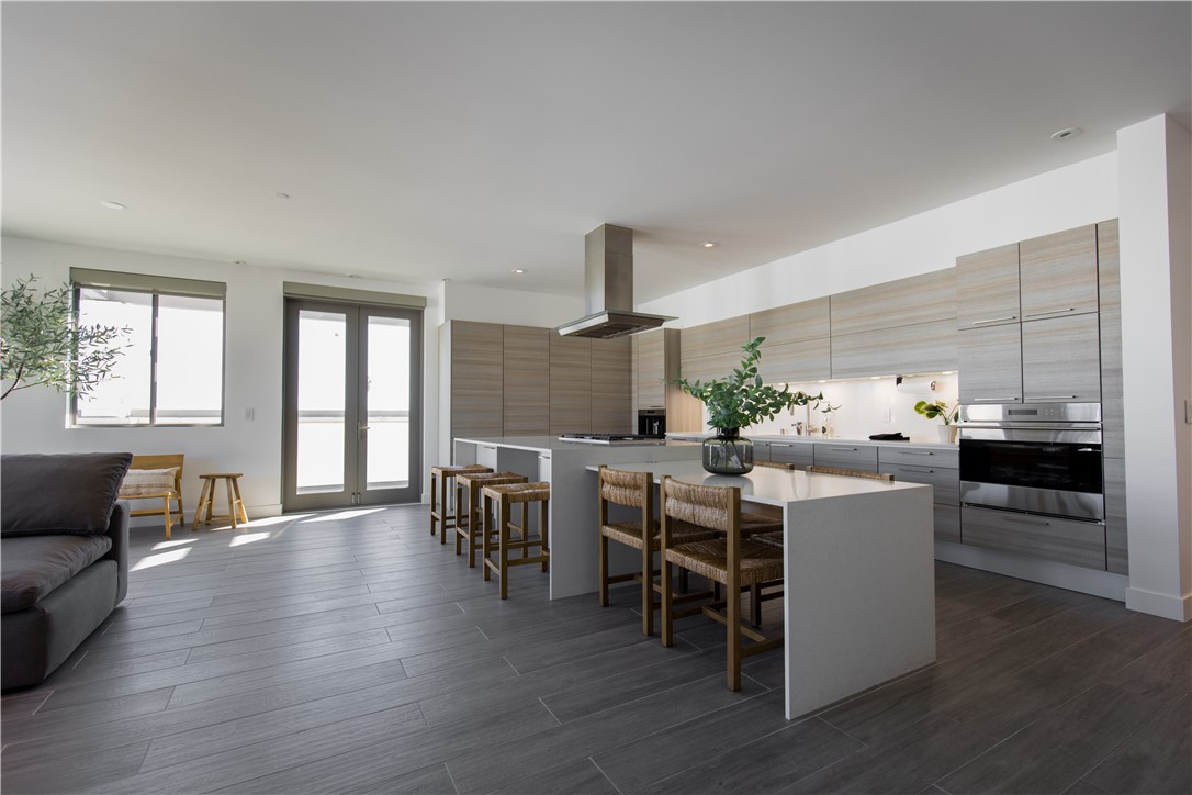 2210 Newport Boulevard 302