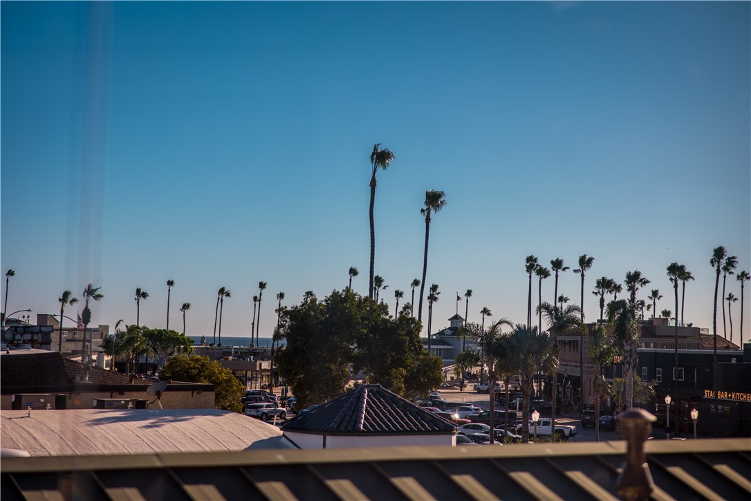 2210 Newport Boulevard 302