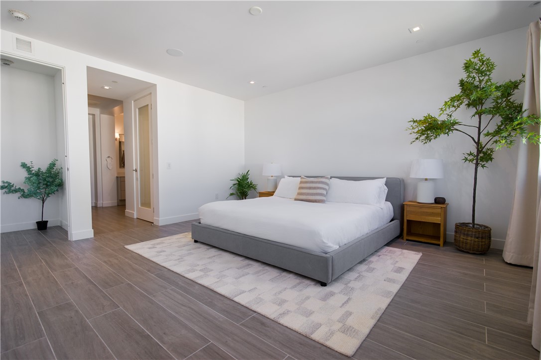 2210 Newport Boulevard 302