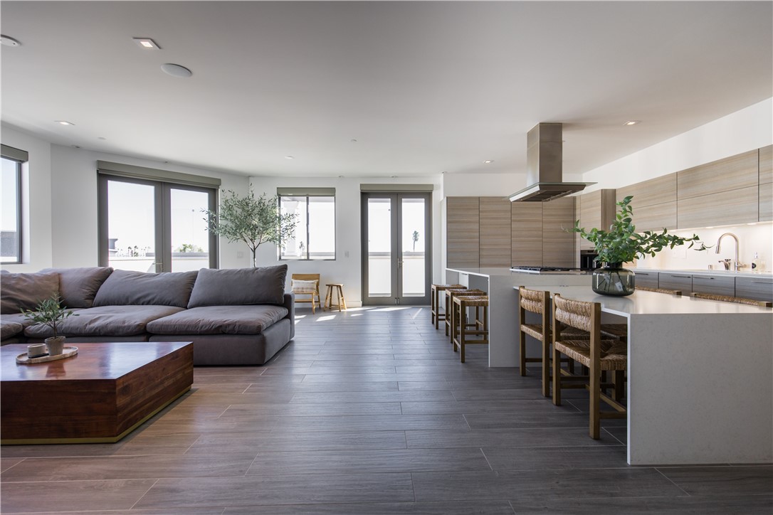 2210 Newport Boulevard 302