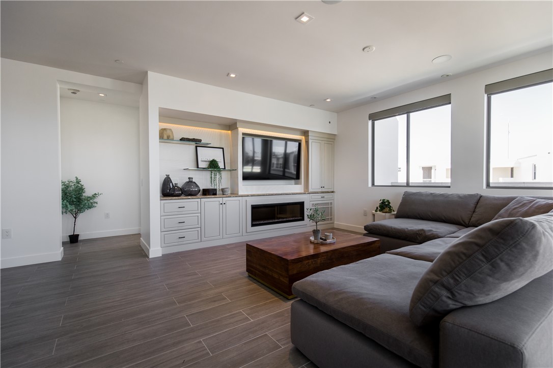 2210 Newport Boulevard 302