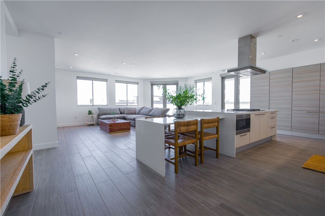 2210 Newport Boulevard 302