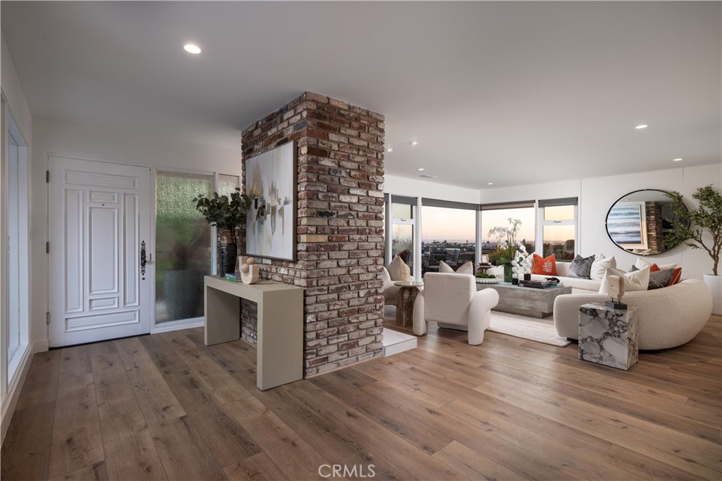 1007 White Sails Way