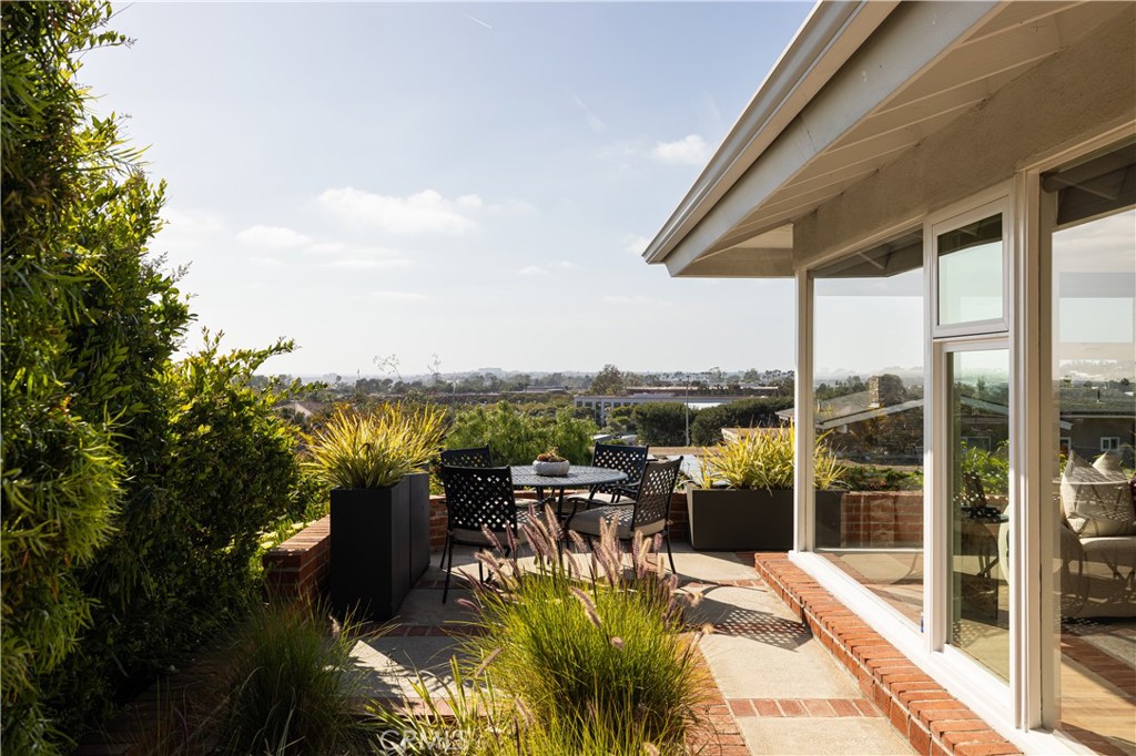 1007 White Sails Way