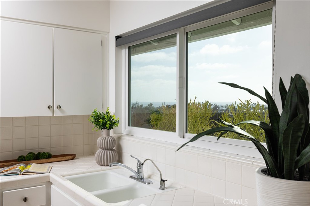 1007 White Sails Way