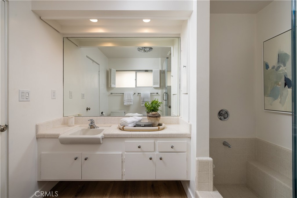 1007 White Sails Way