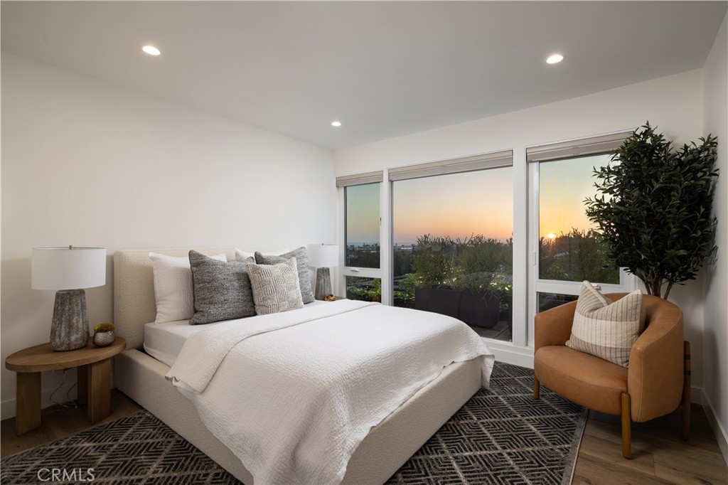 1007 White Sails Way