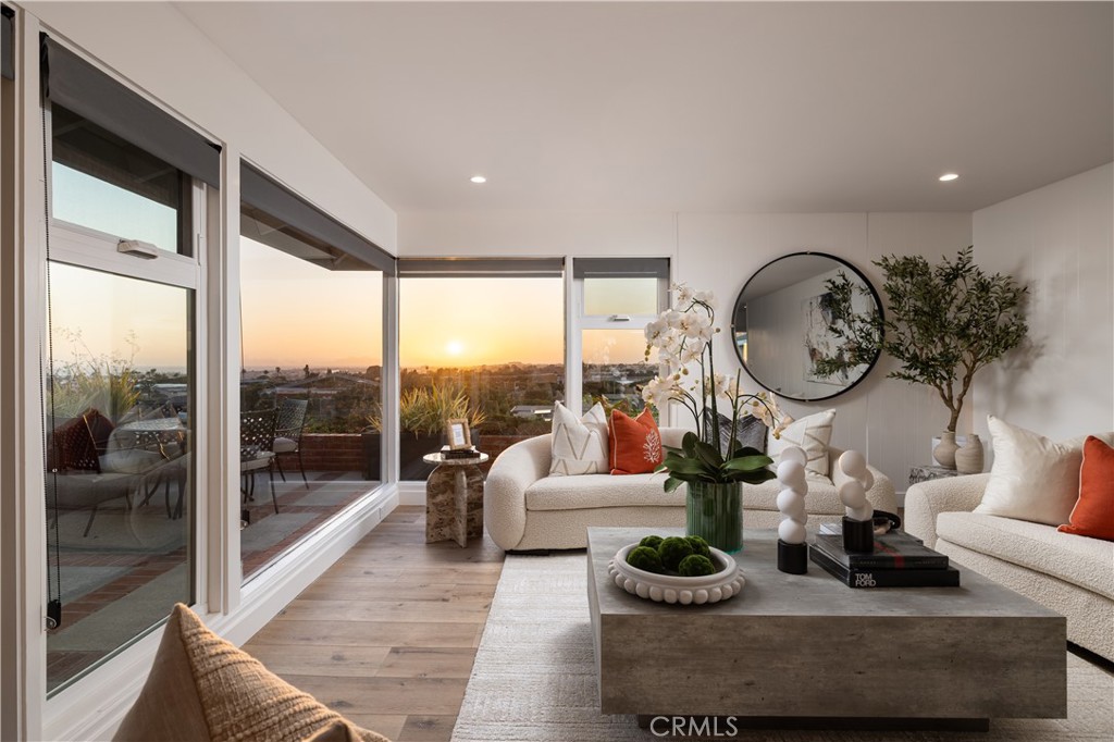 1007 White Sails Way