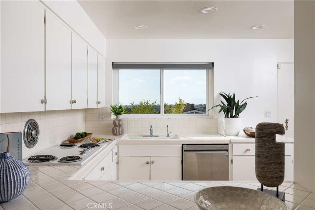 1007 White Sails Way