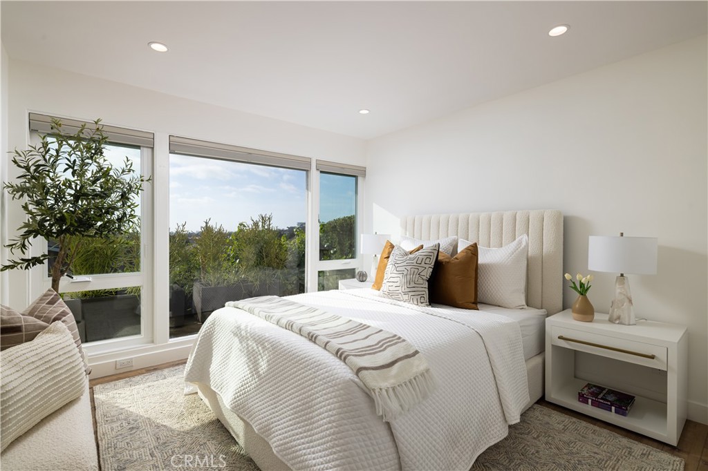 1007 White Sails Way